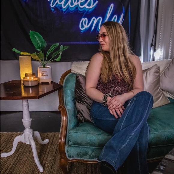 Meet your Posher, Alexis - Picture 5 of 7